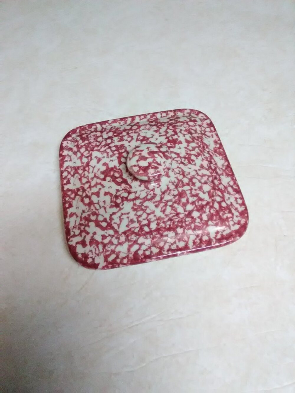 Red splatter pottery lid for a casserole dish ??